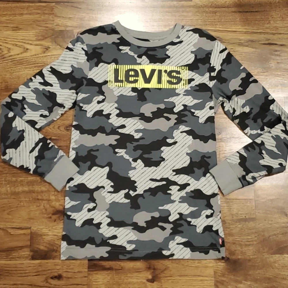 Boys Levi's green & black camo long sleeve shirt size L